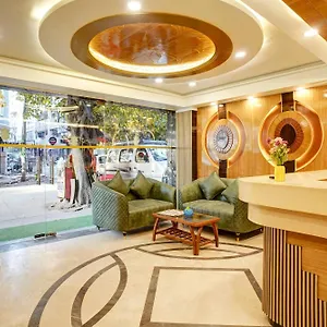Hotel Just Renovated - Krishna Palace With Parking & Only 2 Mins Walk From Metro, New Delhi