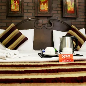 Hotel Oyo Premium Rajouri Garden Janta Market, New Delhi